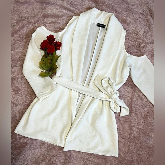 PrettyLittleThing White Cold Shoulder Tie Waist Blazer - Medium (UK 12) - Picture 1 of 7